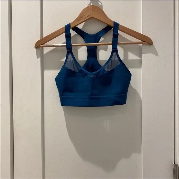 Victoria’s Secret VSX Sports Bra - Picture 2 of 3